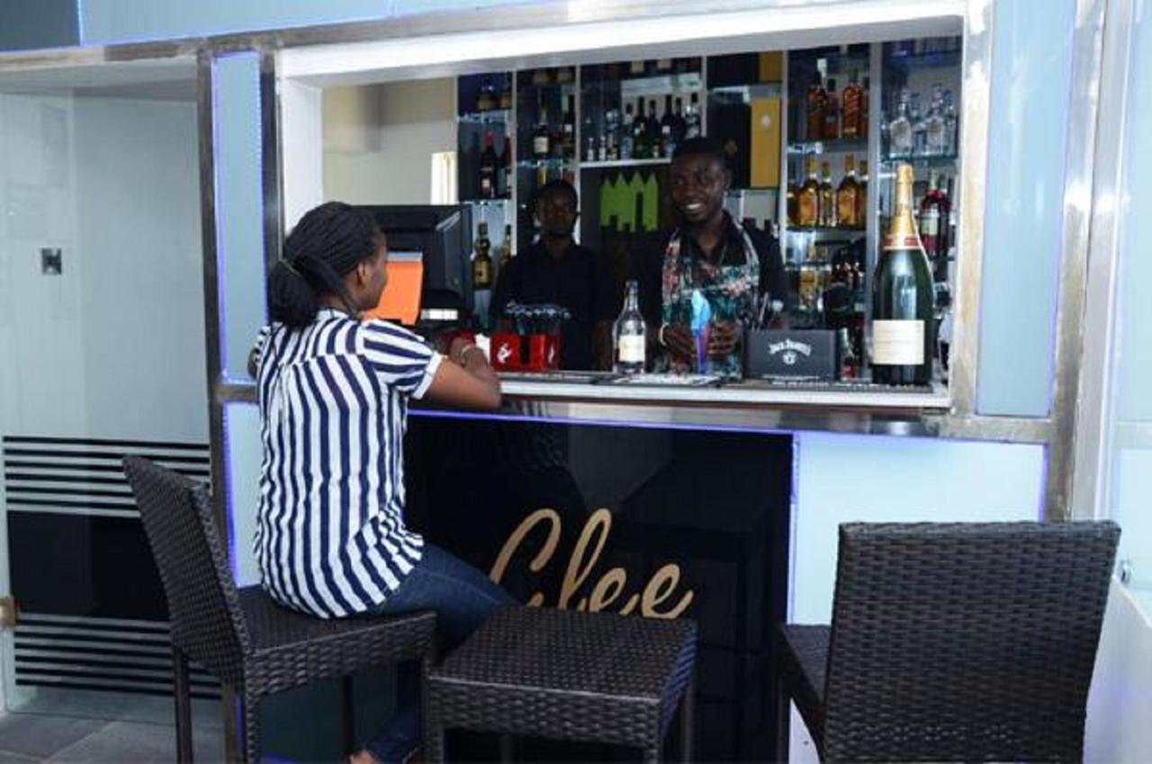Glee Hotel Aliayabiagba ภายนอก รูปภาพ