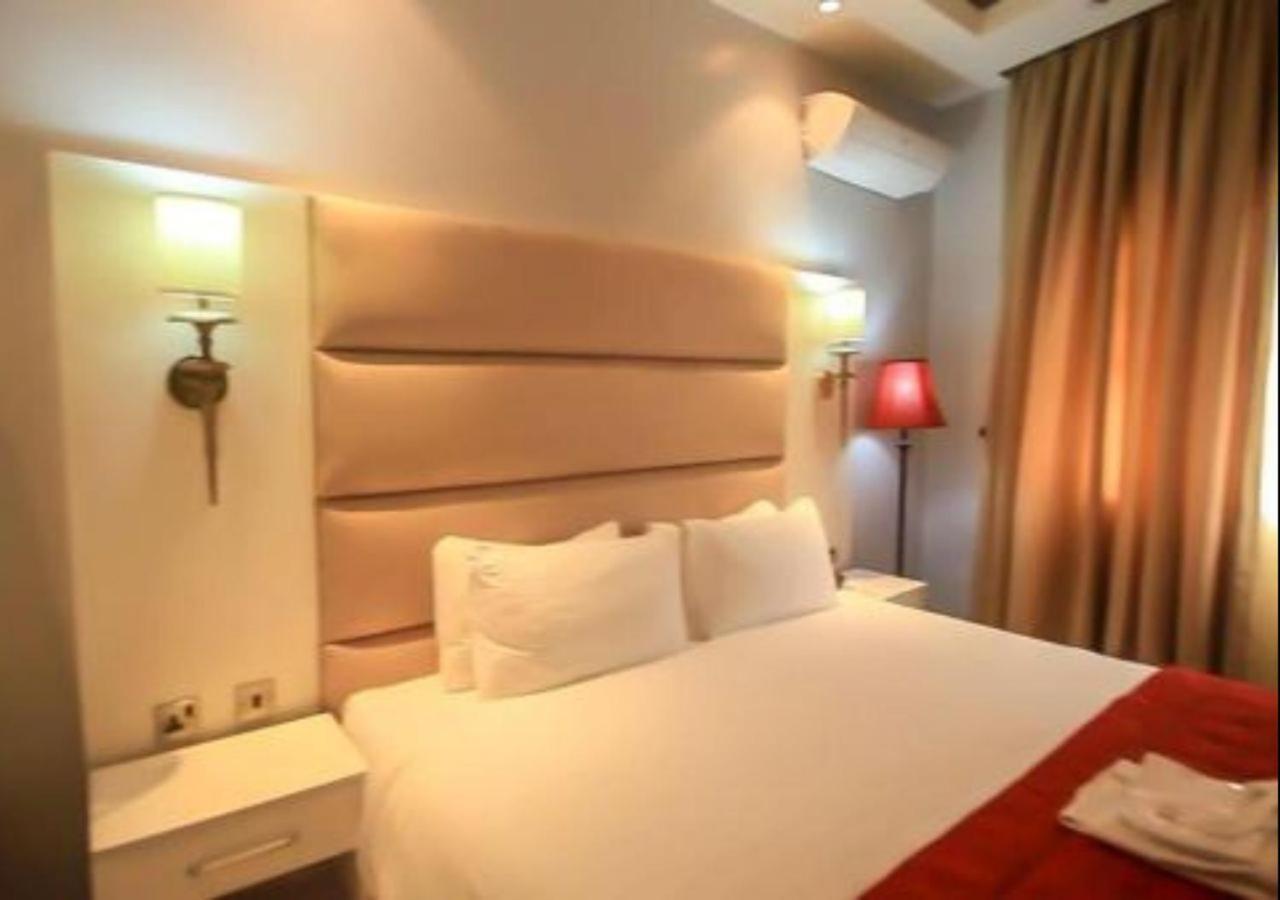 Glee Hotel Aliayabiagba ภายนอก รูปภาพ