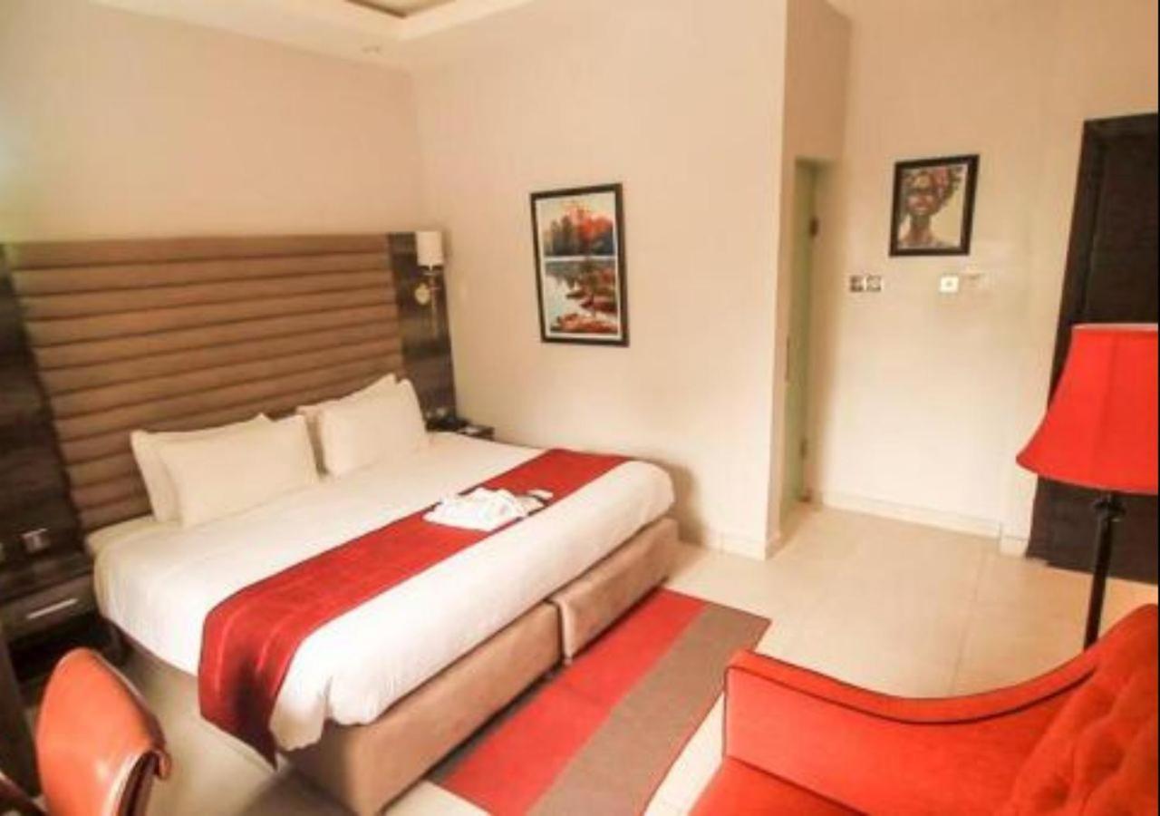 Glee Hotel Aliayabiagba ภายนอก รูปภาพ