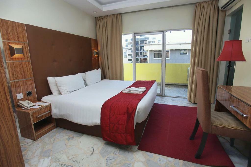 Glee Hotel Aliayabiagba ภายนอก รูปภาพ