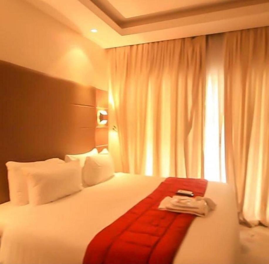Glee Hotel Aliayabiagba ภายนอก รูปภาพ