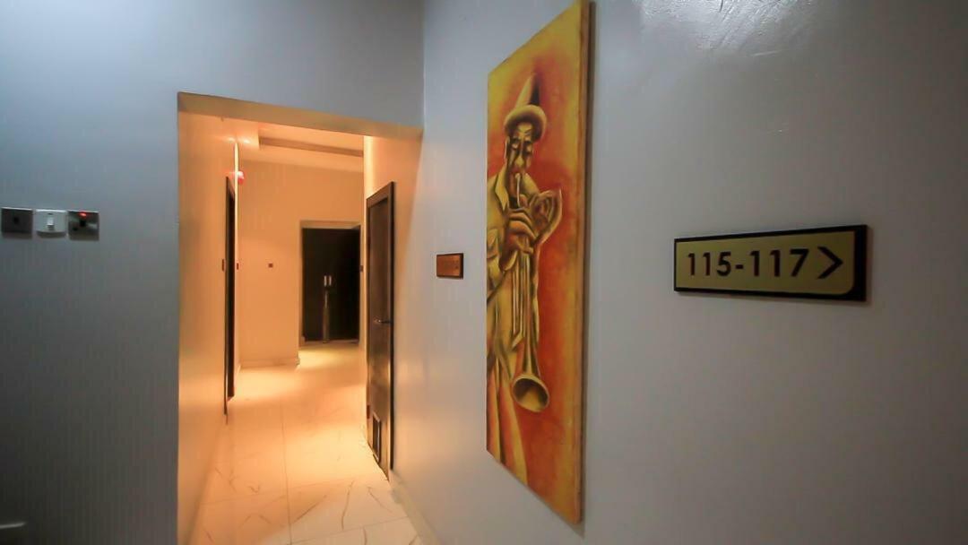 Glee Hotel Aliayabiagba ภายนอก รูปภาพ