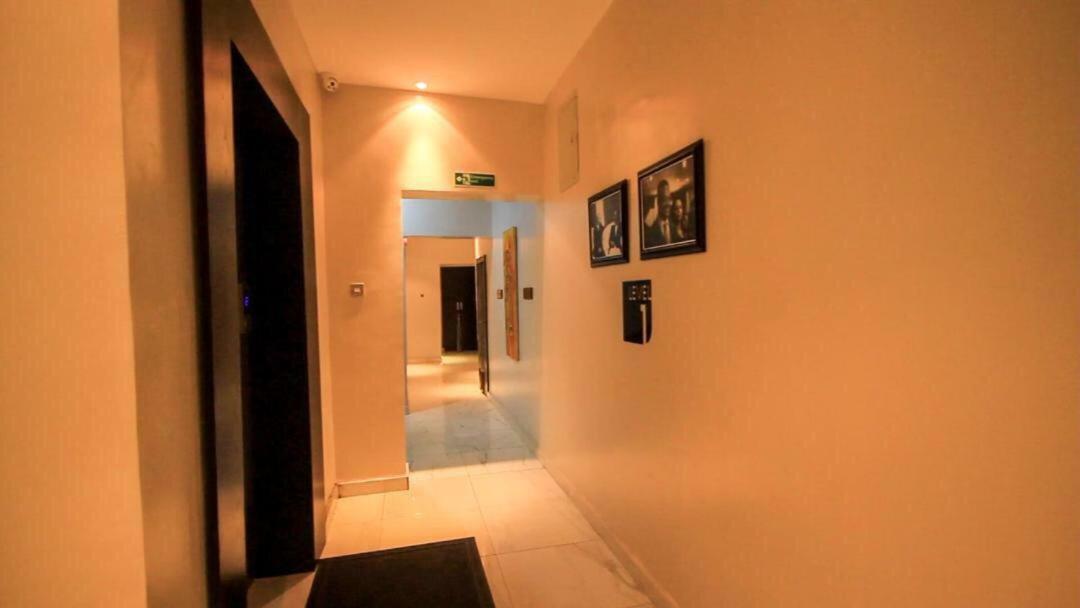 Glee Hotel Aliayabiagba ภายนอก รูปภาพ