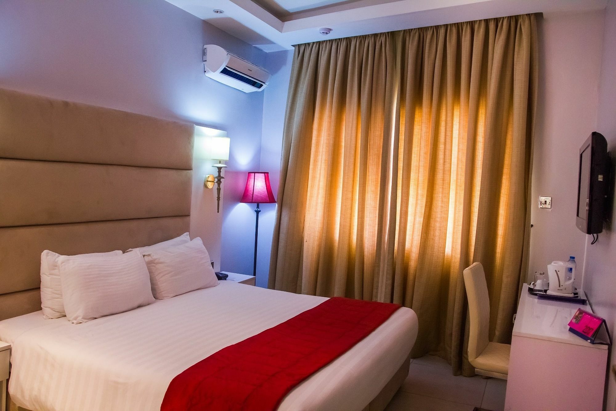 Glee Hotel Aliayabiagba ภายนอก รูปภาพ