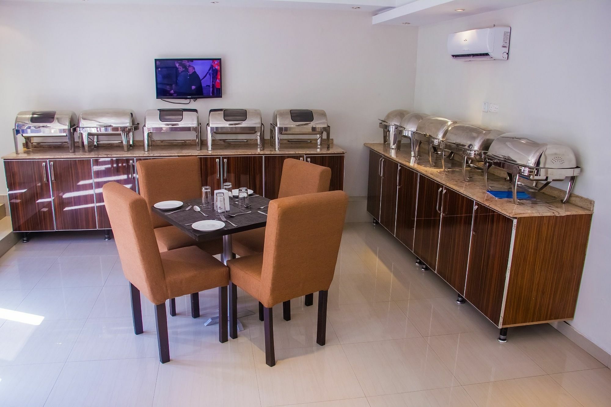 Glee Hotel Aliayabiagba ภายนอก รูปภาพ