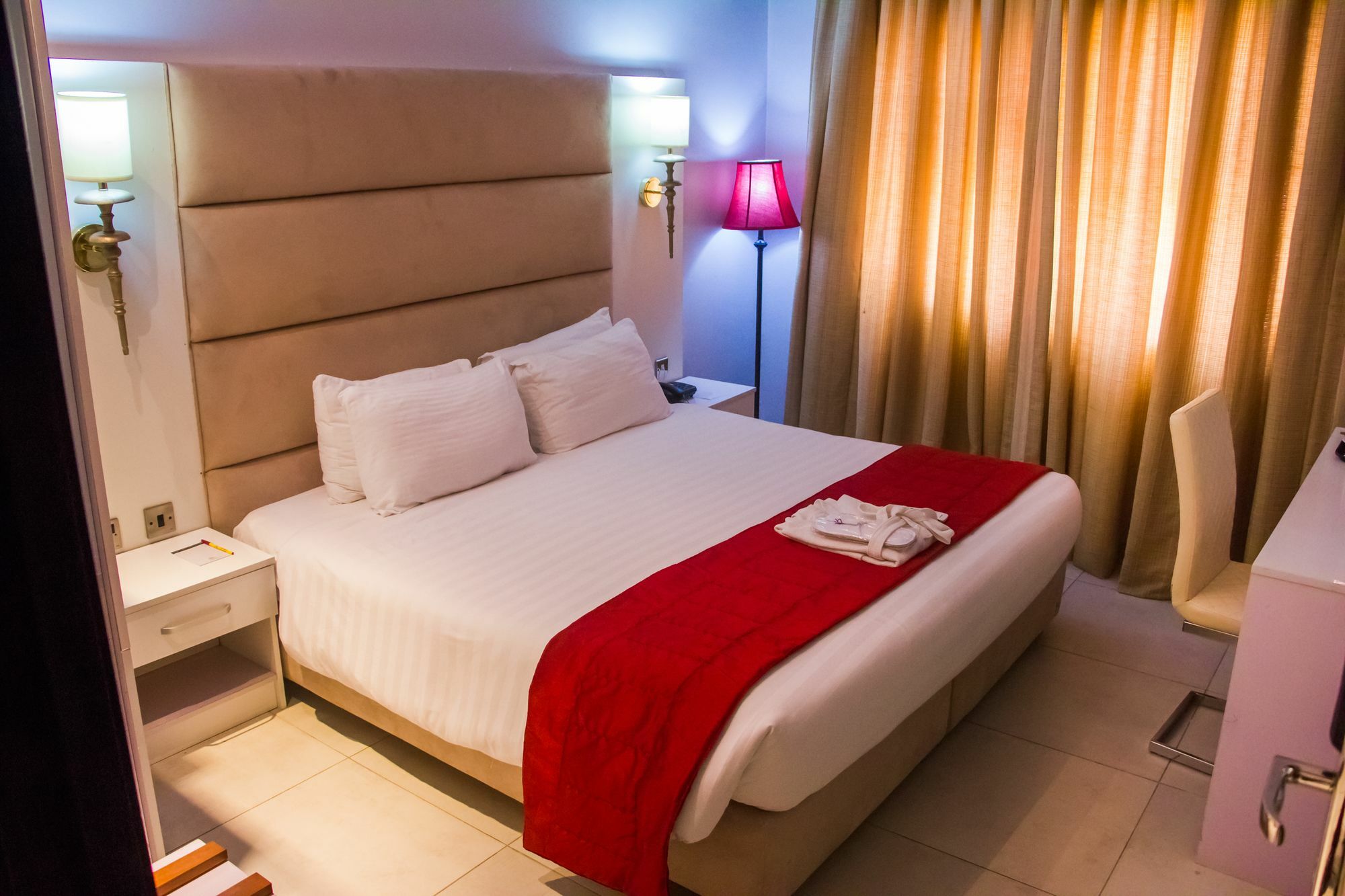 Glee Hotel Aliayabiagba ภายนอก รูปภาพ