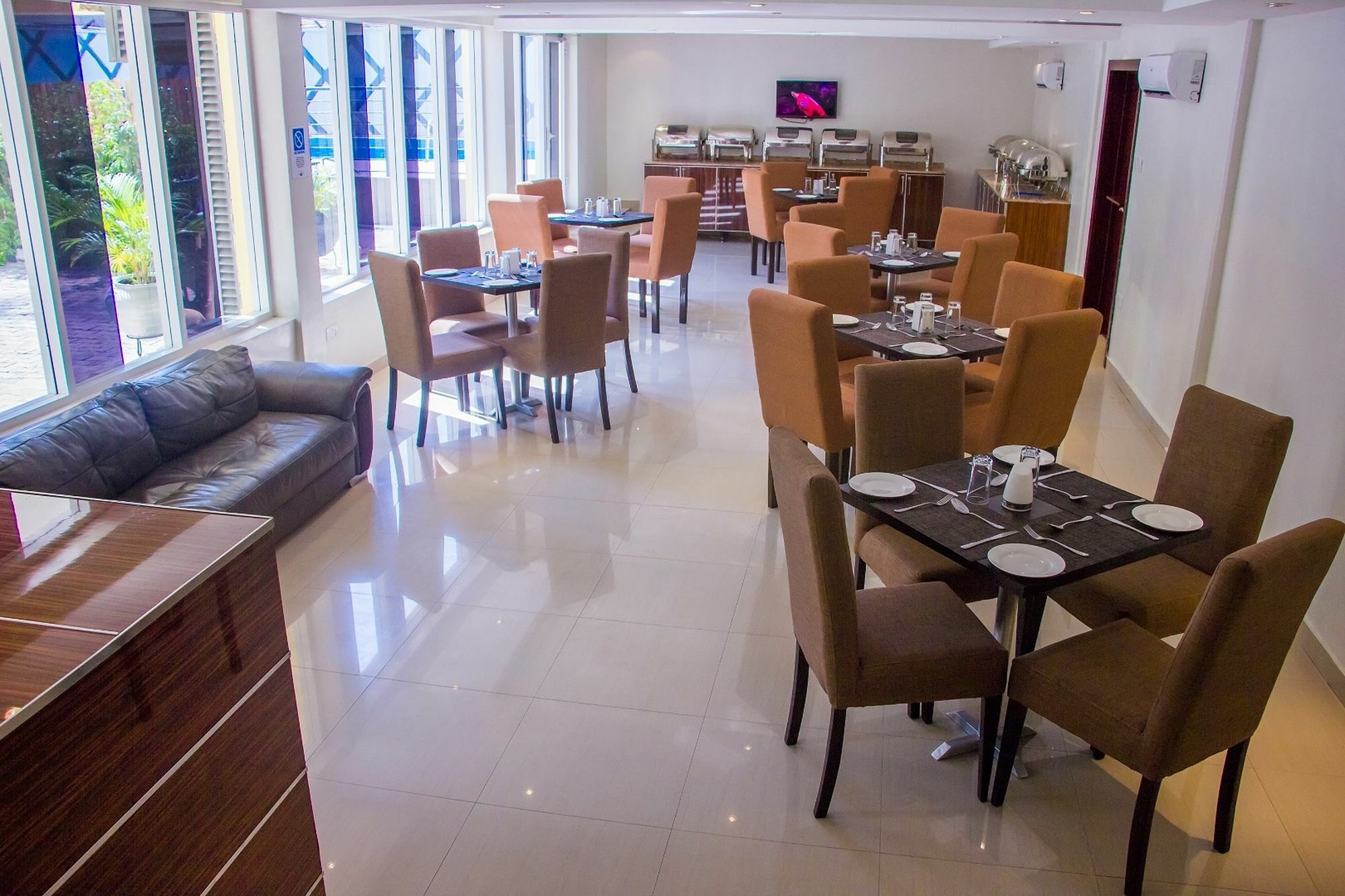 Glee Hotel Aliayabiagba ภายนอก รูปภาพ