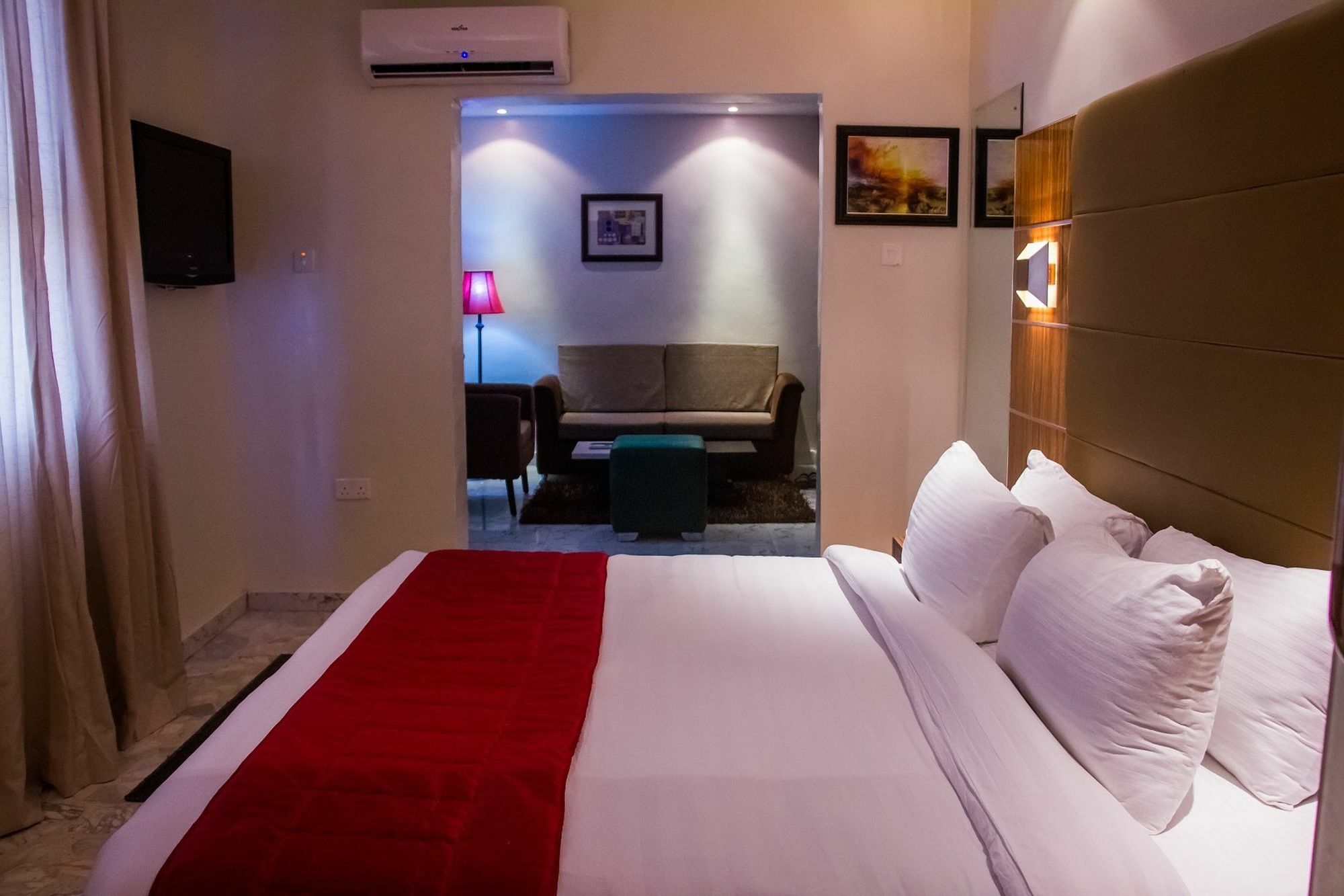 Glee Hotel Aliayabiagba ภายนอก รูปภาพ