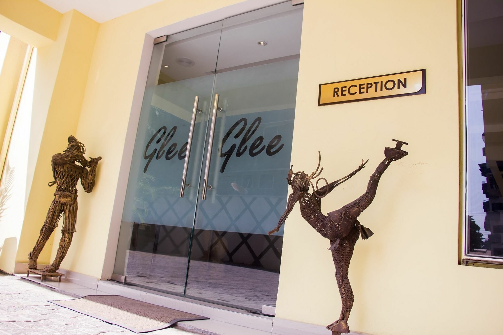 Glee Hotel Aliayabiagba ภายนอก รูปภาพ