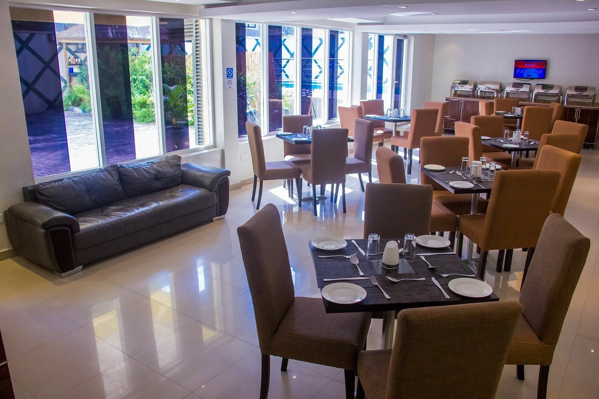Glee Hotel Aliayabiagba ภายนอก รูปภาพ