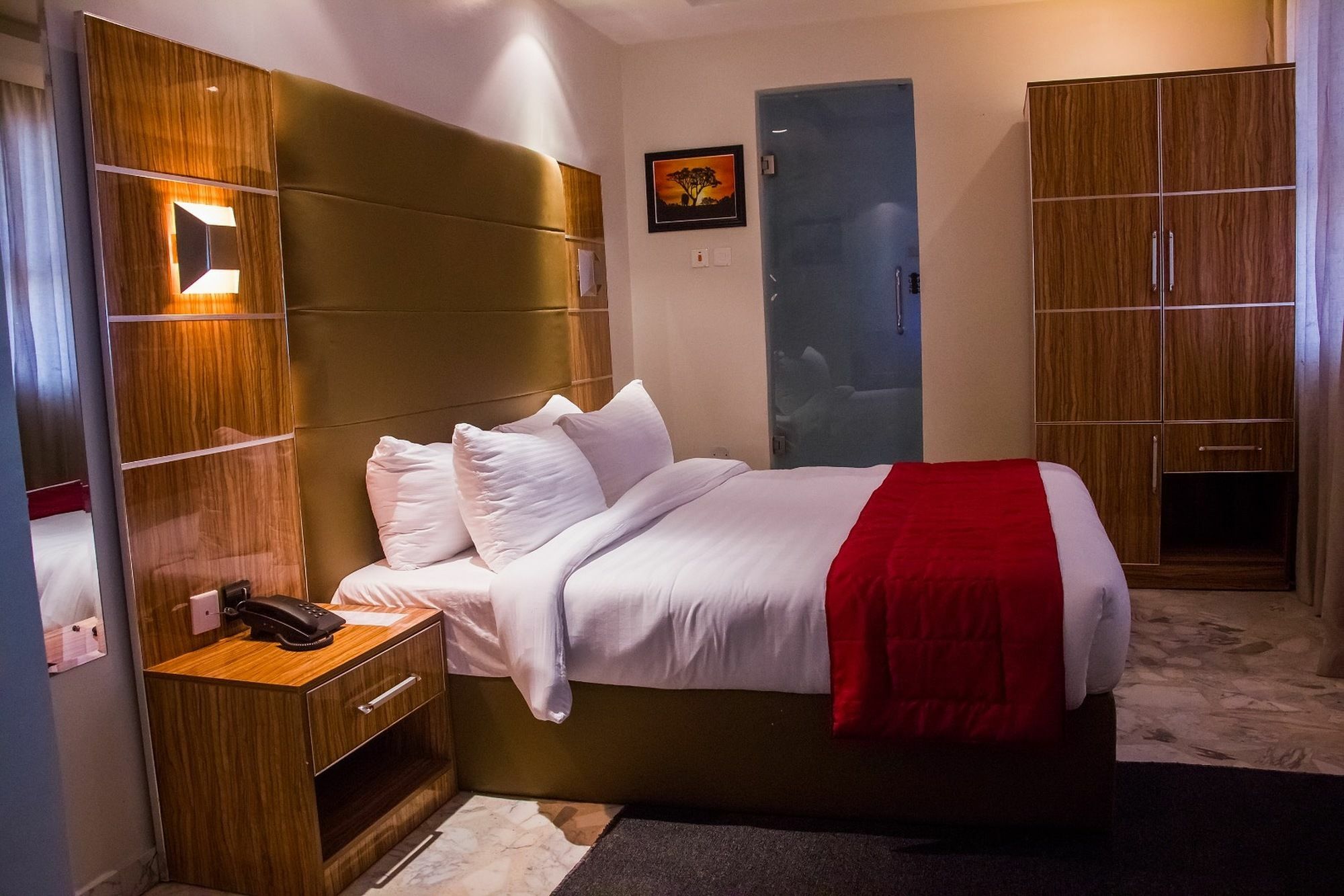 Glee Hotel Aliayabiagba ภายนอก รูปภาพ
