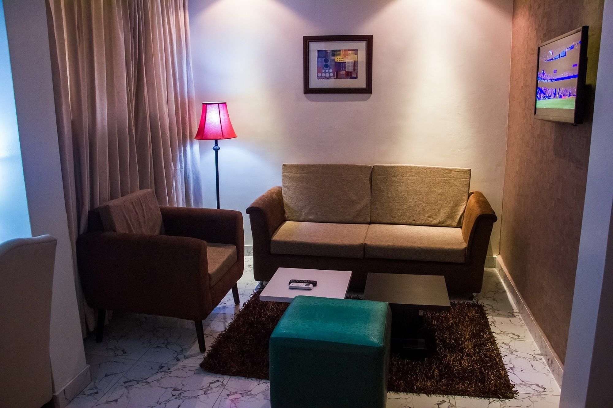 Glee Hotel Aliayabiagba ภายนอก รูปภาพ
