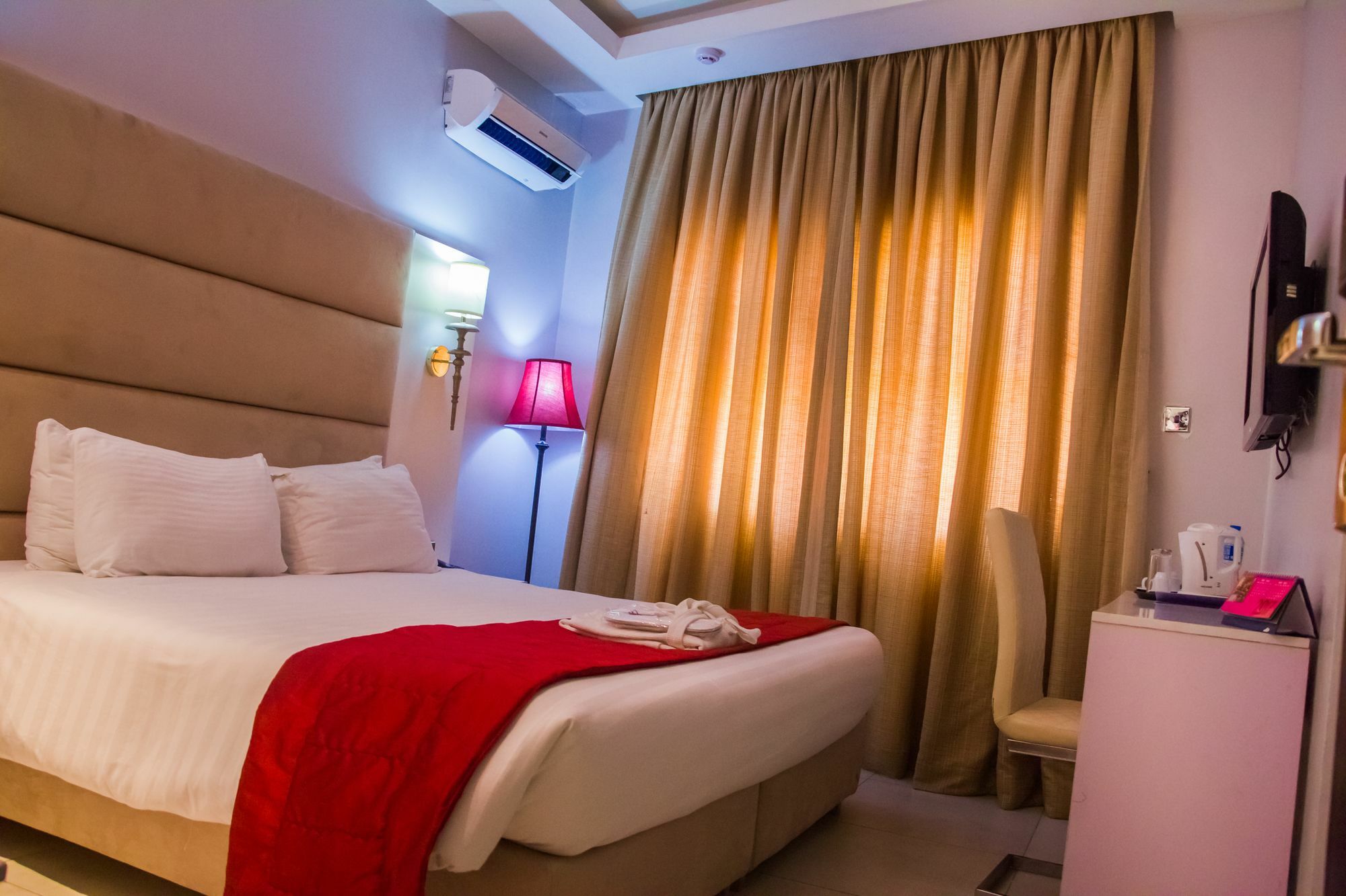 Glee Hotel Aliayabiagba ภายนอก รูปภาพ